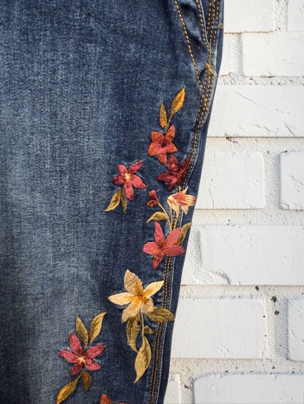 Driftwood Boyfriend Overalls Blue Denim Floral Embroidery Trim Womens Size Large - Picture 8 of 16